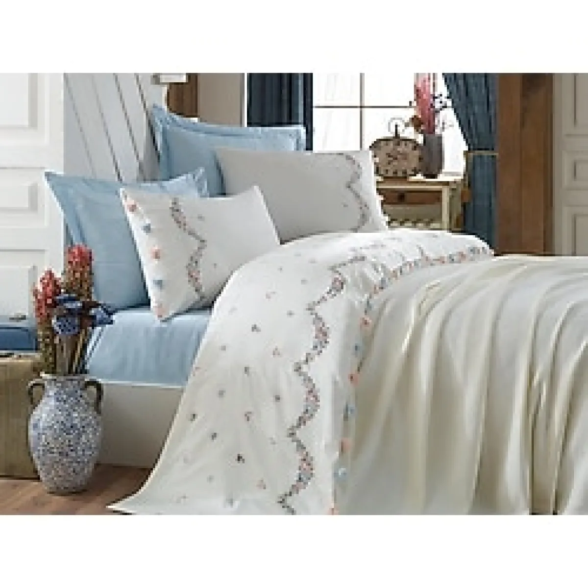 Dantela Püsküllü Nakışlı Pike Takımı Lara - Krem Mavi