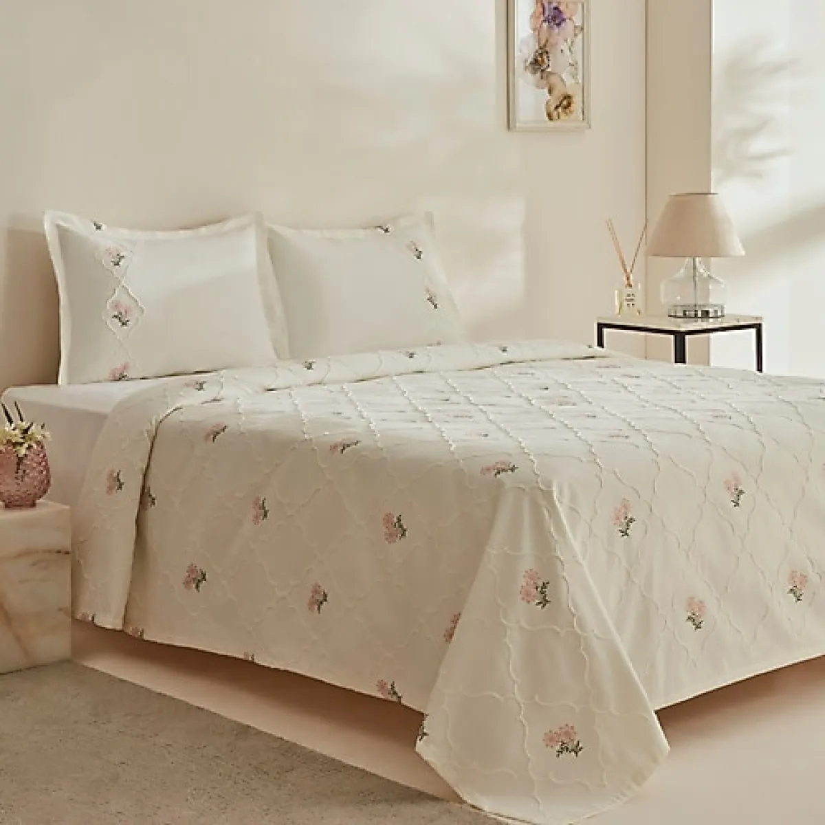 Karaca Home Myra Çiçekli Ekru Çift Kişilik Yatak Örtüsü Takımı