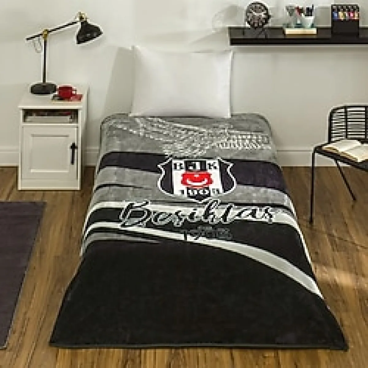 Taç Lisanslı Beşiktaş Kartal Tek Kişilik Battaniye - 160 x 220 cm - Siyah