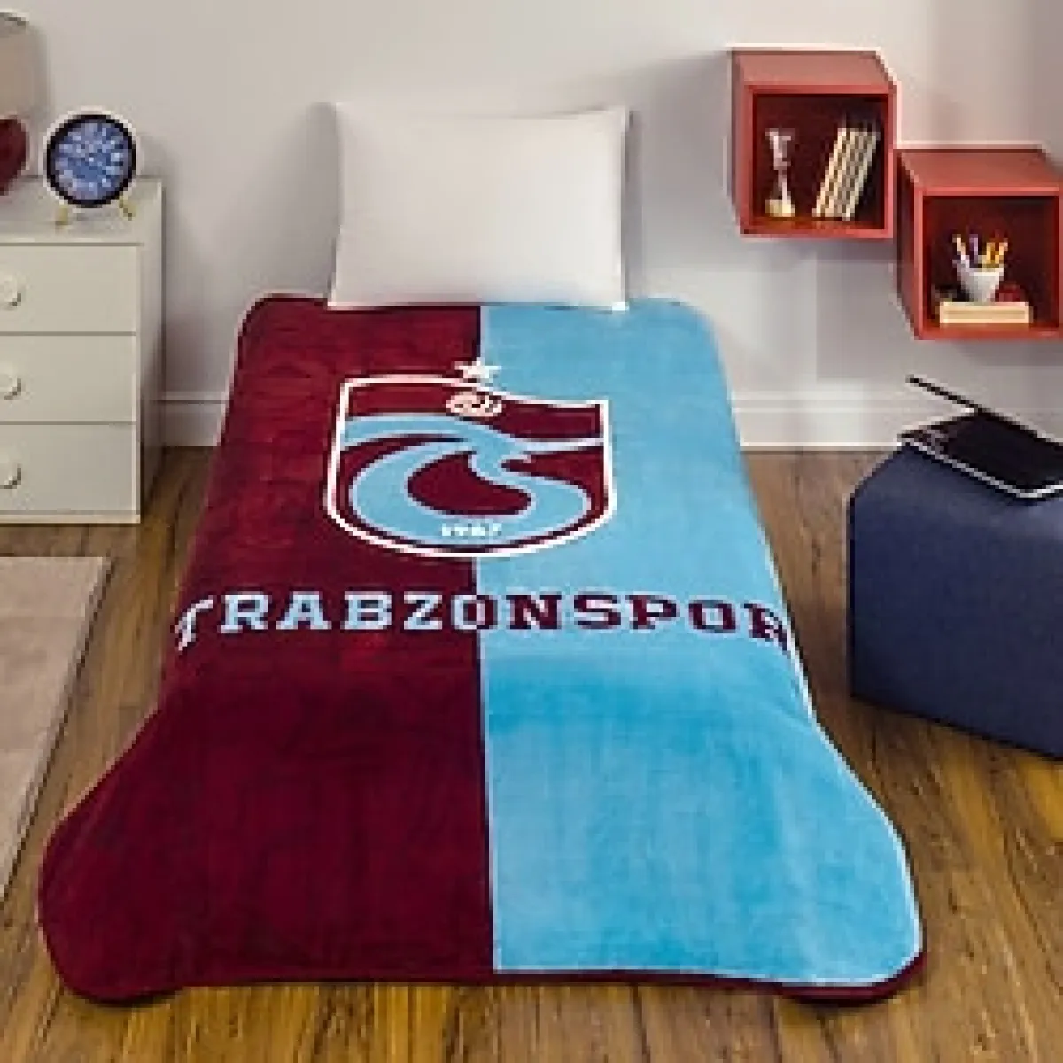 Taç Lisanslı Trabzonspor Parçalı Tek Kişilik Battaniye - 160 x 220 cm - Mavi